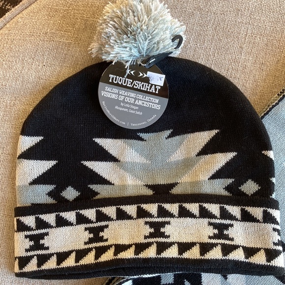 Leila Stogan Design Hat and Scarf Set NWT - Picture 4 of 5